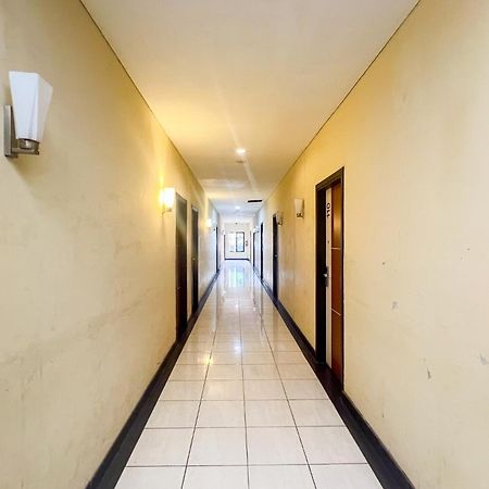 Urbanview Trisula Hotel Макасар Экстерьер фото
