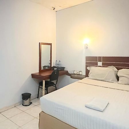 Urbanview Trisula Hotel Макасар Экстерьер фото