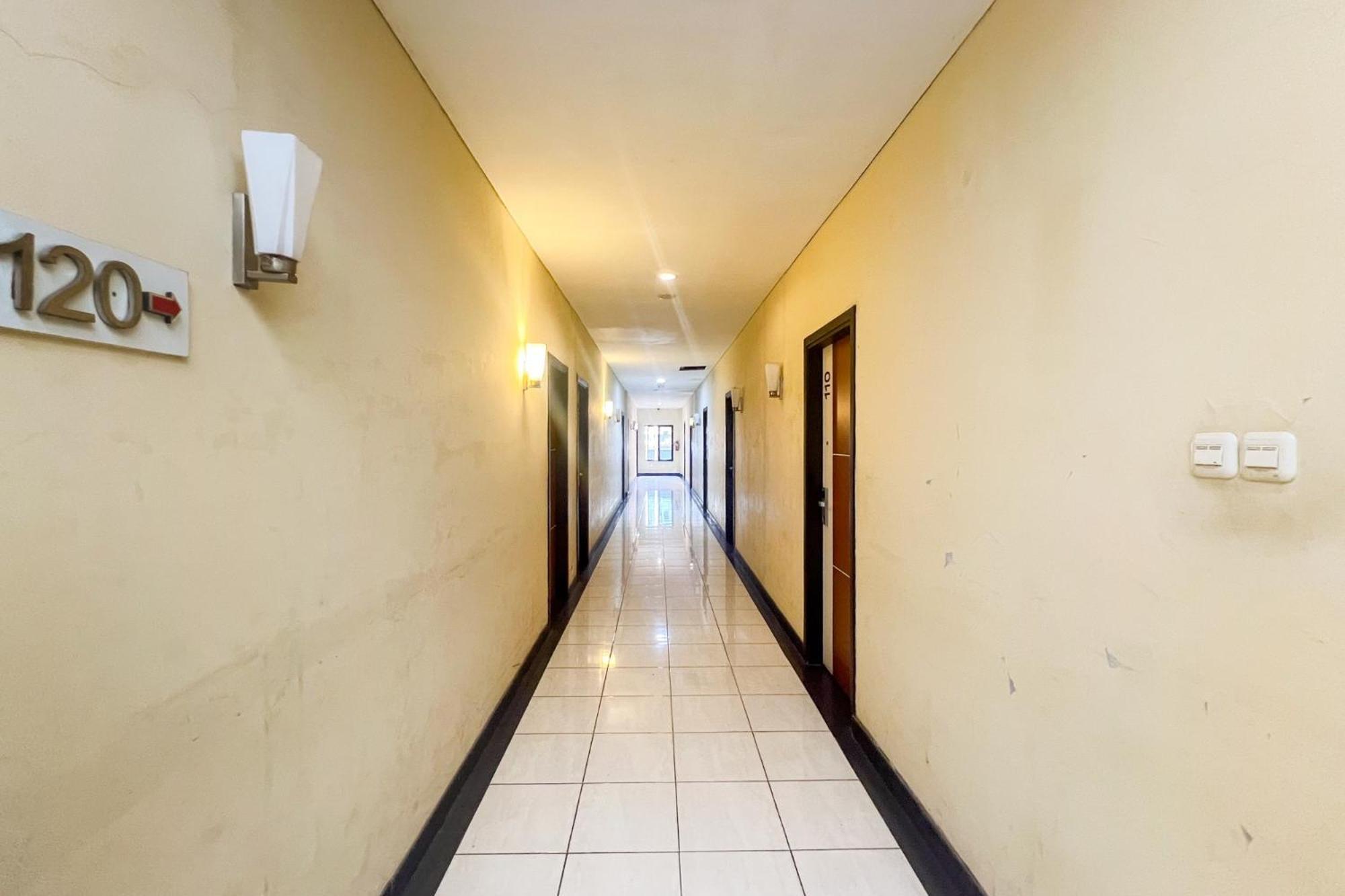 Urbanview Trisula Hotel Макасар Экстерьер фото