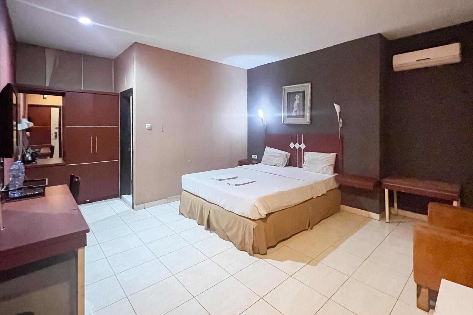 Urbanview Trisula Hotel Макасар Экстерьер фото