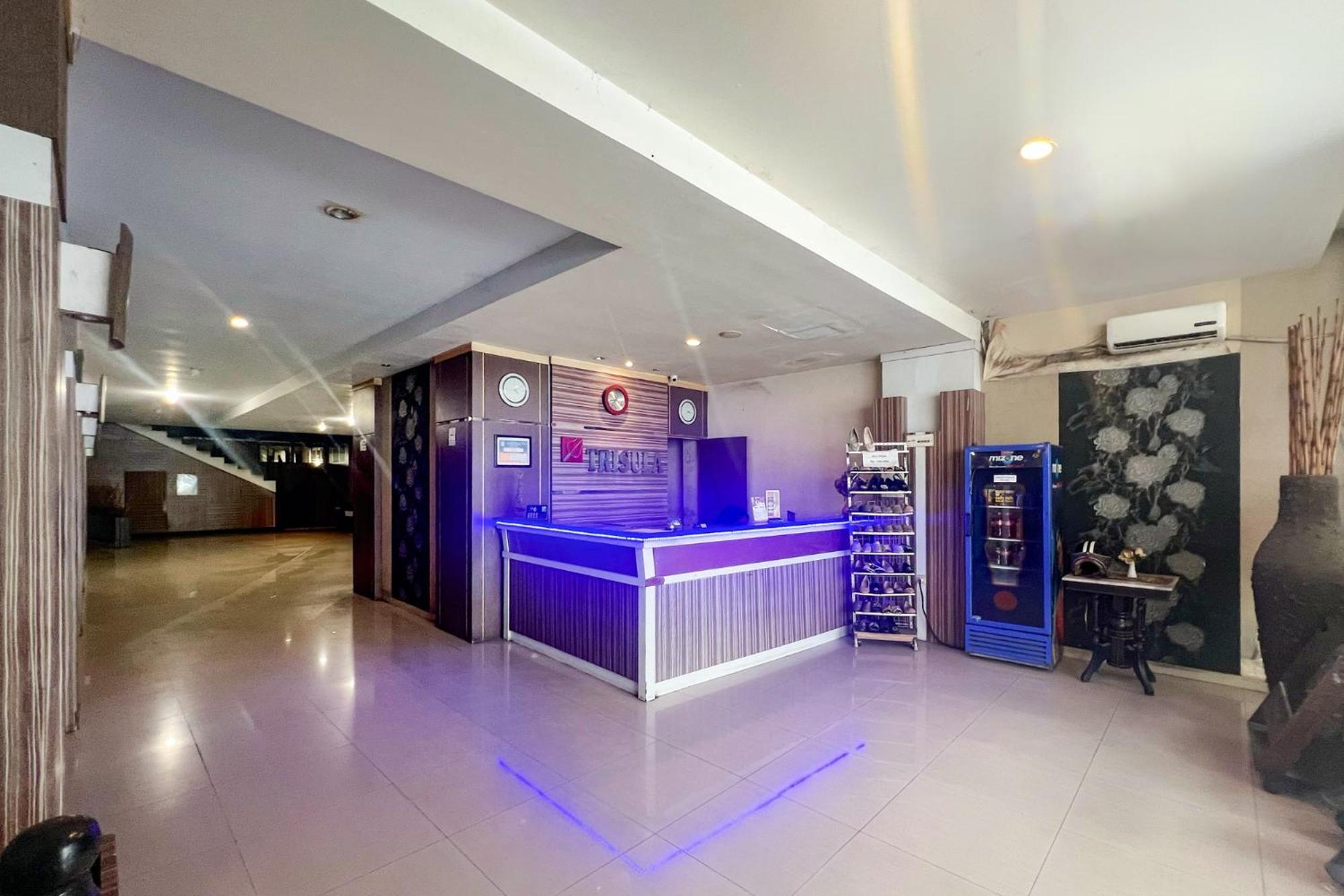 Urbanview Trisula Hotel Макасар Экстерьер фото