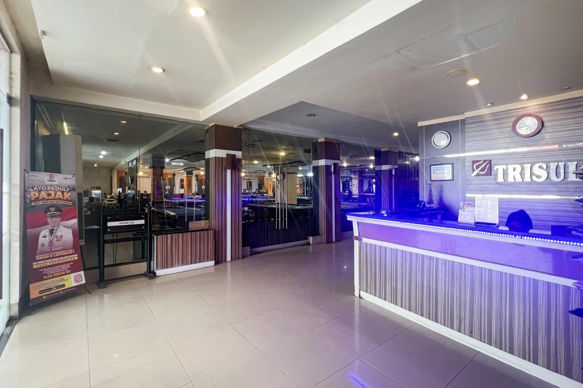 Urbanview Trisula Hotel Макасар Экстерьер фото