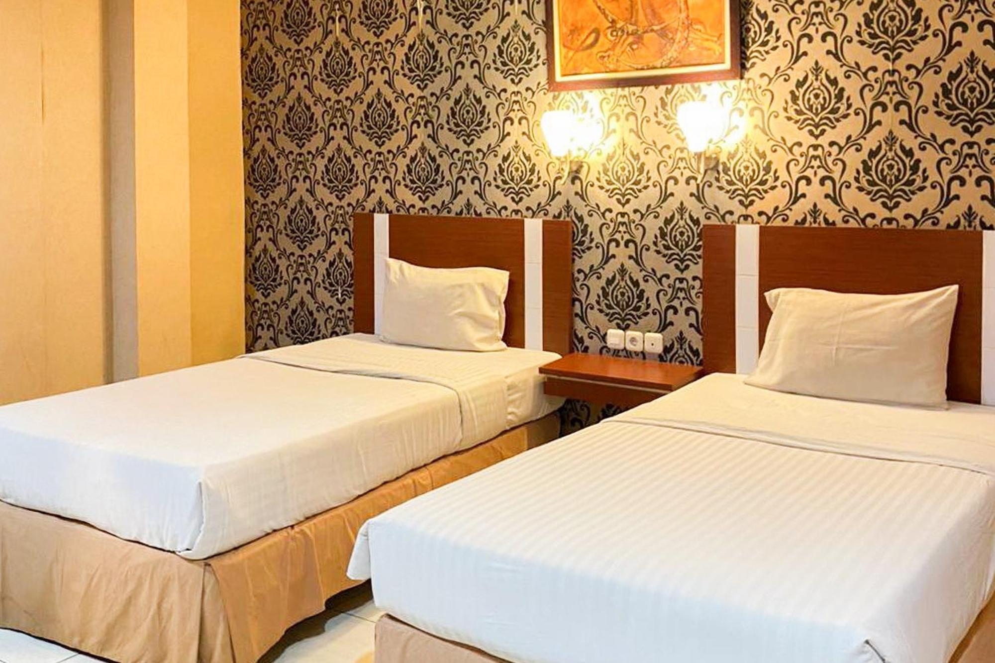 Urbanview Trisula Hotel Макасар Экстерьер фото