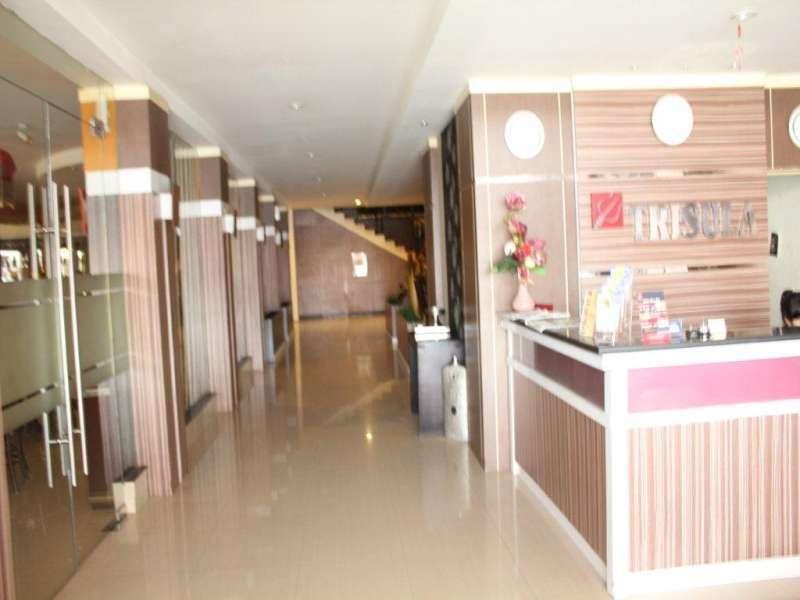 Urbanview Trisula Hotel Макасар Экстерьер фото