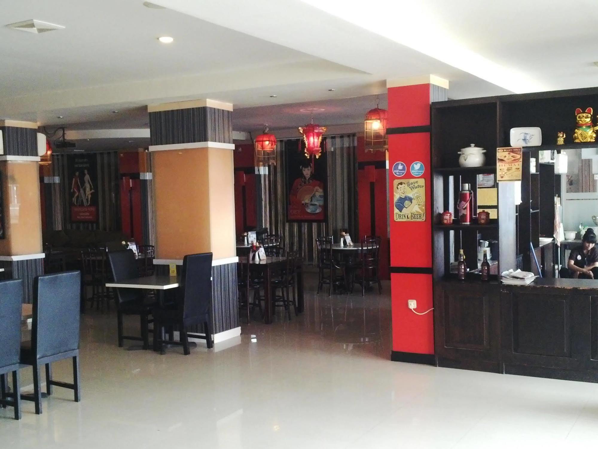 Urbanview Trisula Hotel Макасар Экстерьер фото