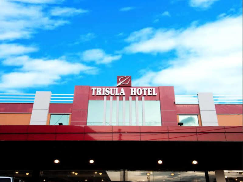 Urbanview Trisula Hotel Макасар Экстерьер фото